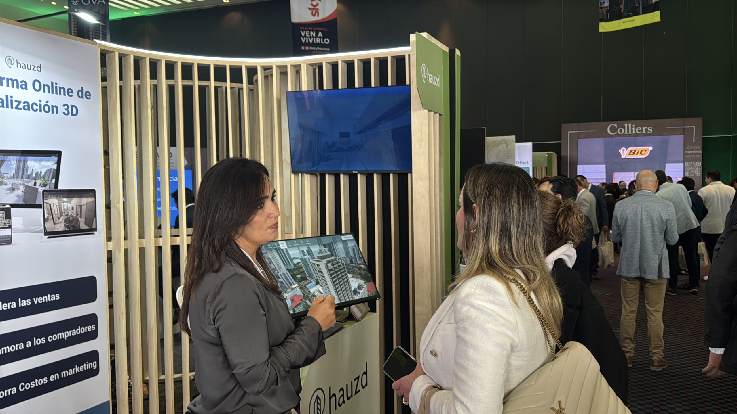3D hologram real estate projection display by Hauzd.