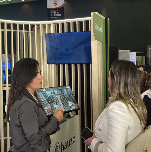 3D hologram real estate projection display by Hauzd.